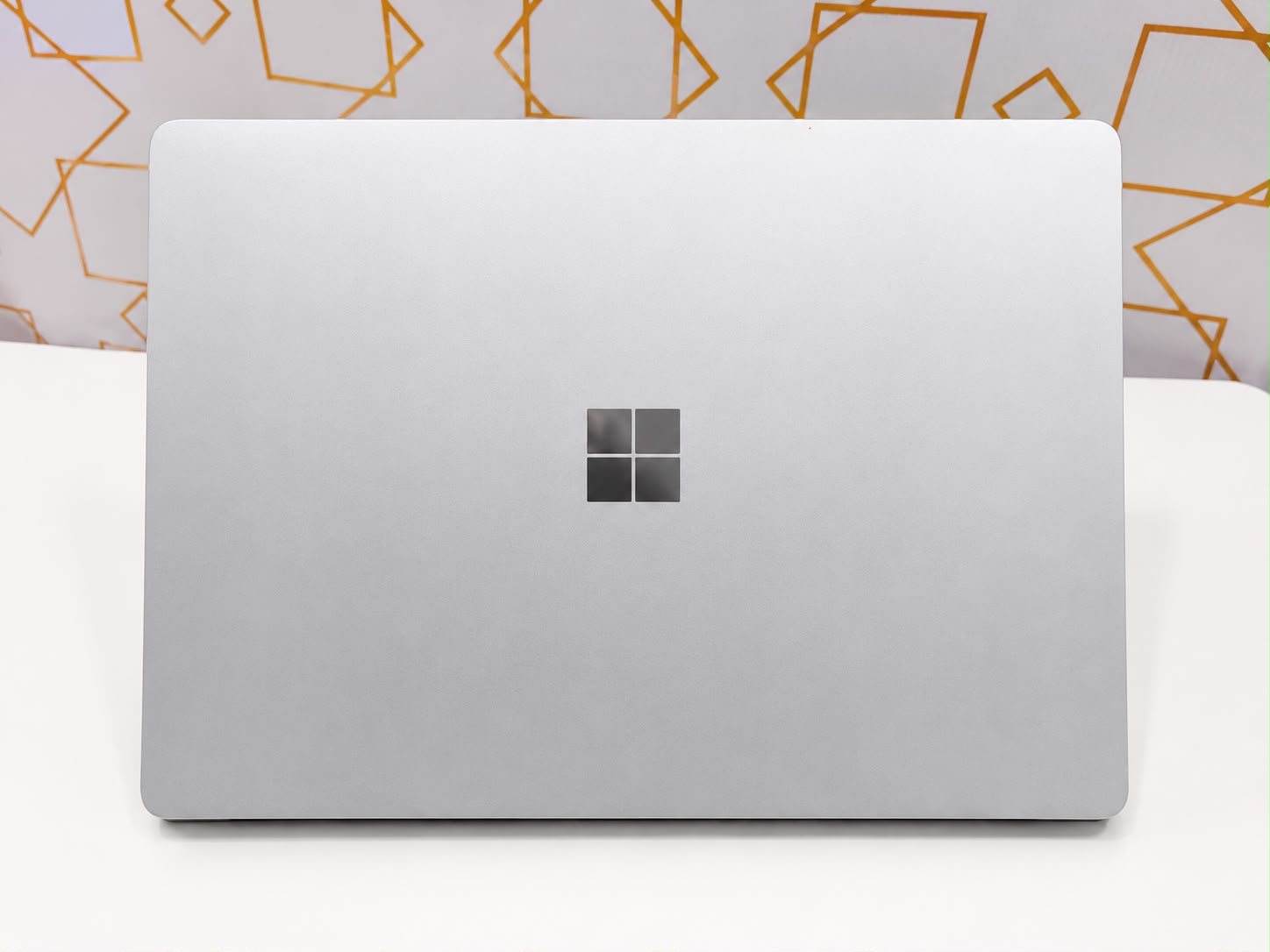 Microsoft Surface Laptop 2 (i7 8th Gen, 8GB RAM, 256GB SSD) Touchscreen Ultrabook – Refurbished Like New